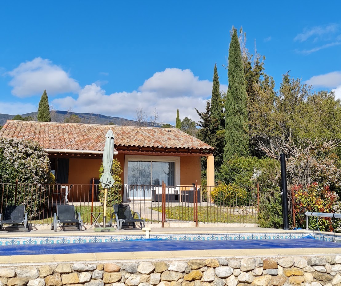 La Restanque au pied du Mont Ventoux avec la piscine privée